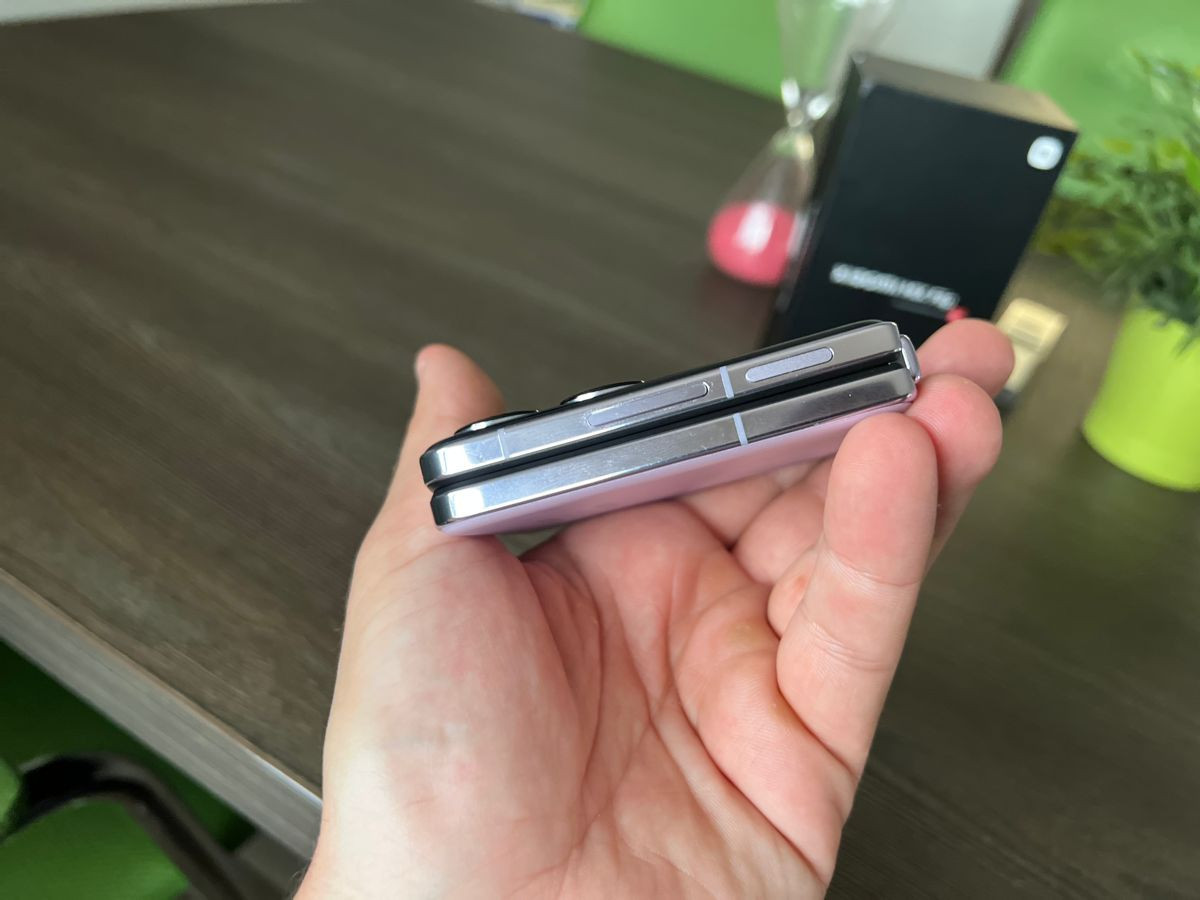 xiaomi-mix-flip-techgear-review-2.jpg xiaomi-mix-flip-techgear-review-2.jpg