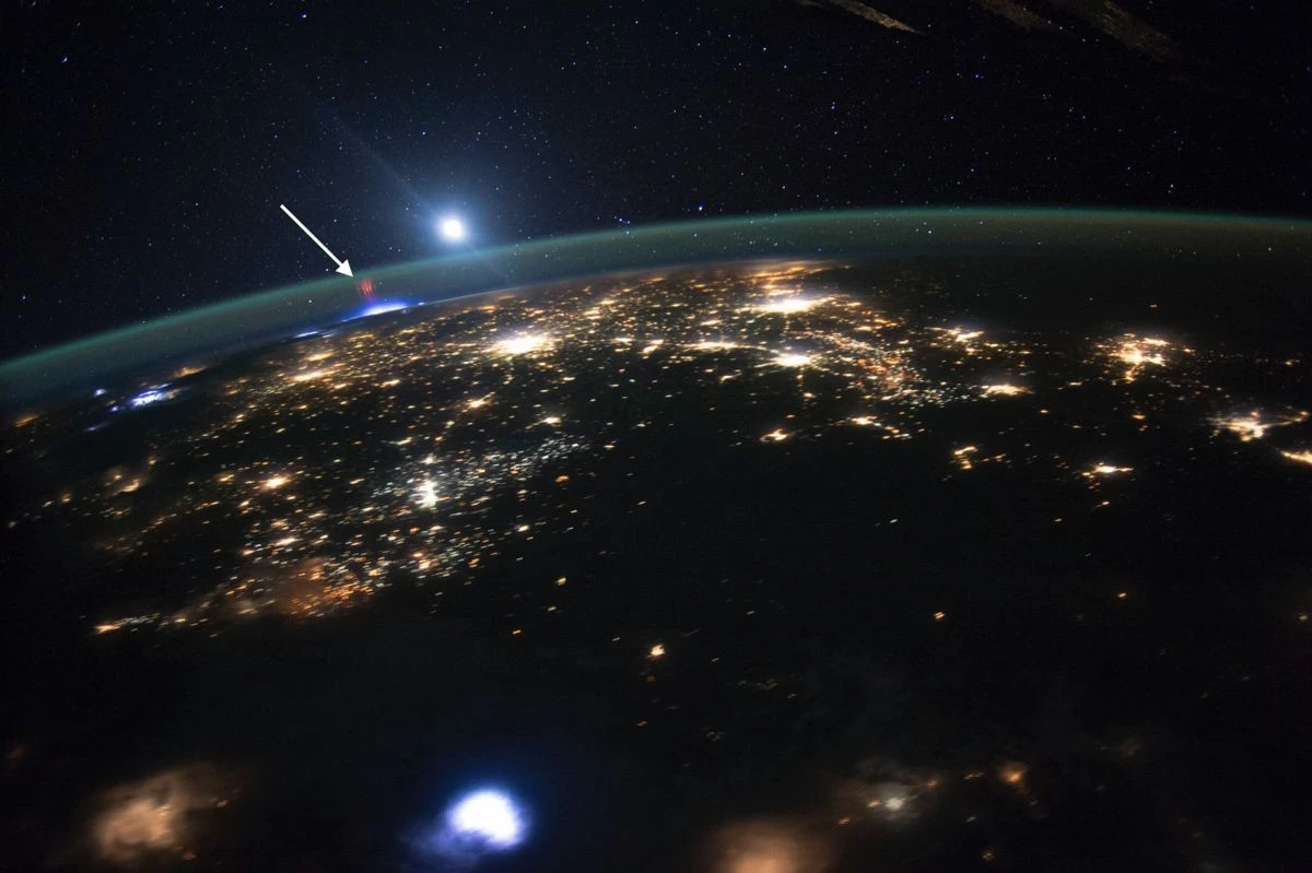 iss-red-sprite.jpg iss-red-sprite.jpg