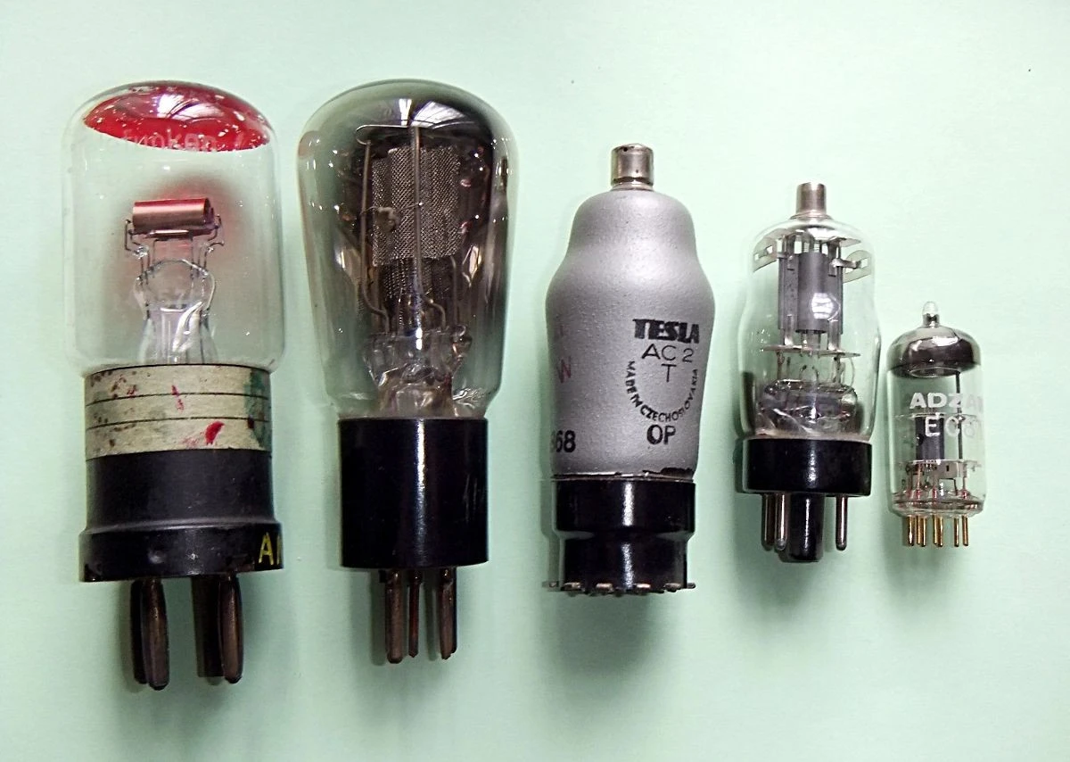 triod-lamps.jpg triod-lamps.jpg