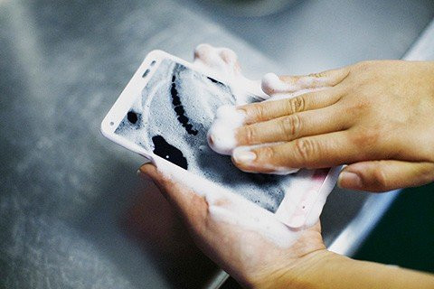 Kyocera Digno Rafre: Ένα smartphone που μπορείς να πλένεις με τα πιάτα [Videos]