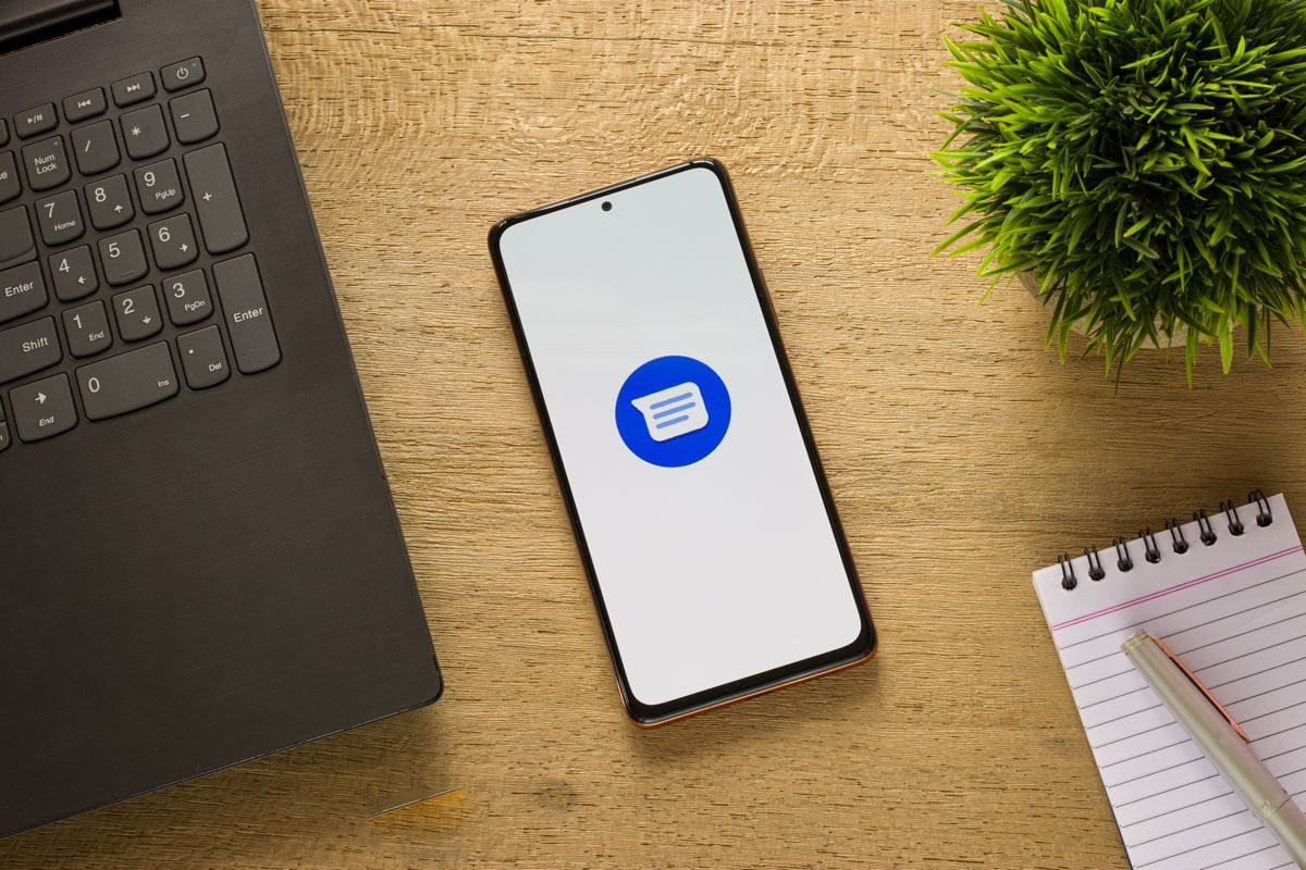 Google Messages: Νέες λειτουργίες όπως διαγραφή μηνυμάτων για όλους, σίγαση ειδοποιήσεων κ.ά. Google Messages: Νέες λειτουργίες όπως διαγραφή μηνυμάτων για όλους, σίγαση ειδοποιήσεων κ.ά.