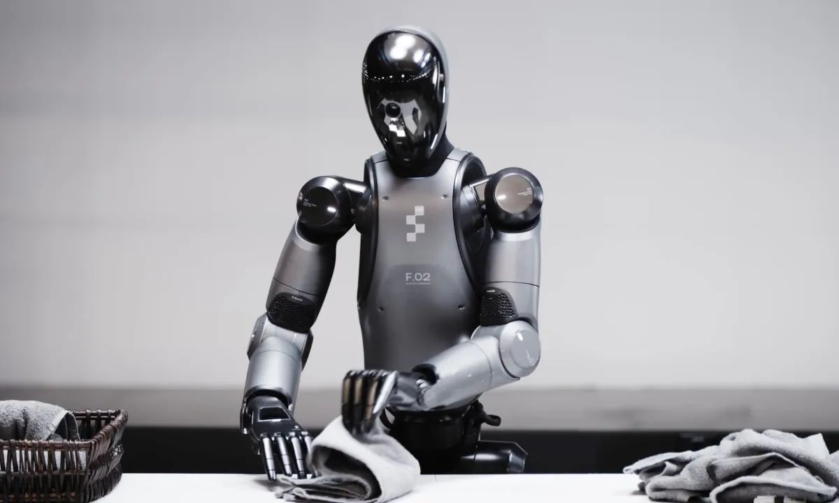 Figure 02: Αφού έμαθε να βάζει πλυντήριο, τώρα μπορεί και να διπλώνει τα ρούχα [Video]