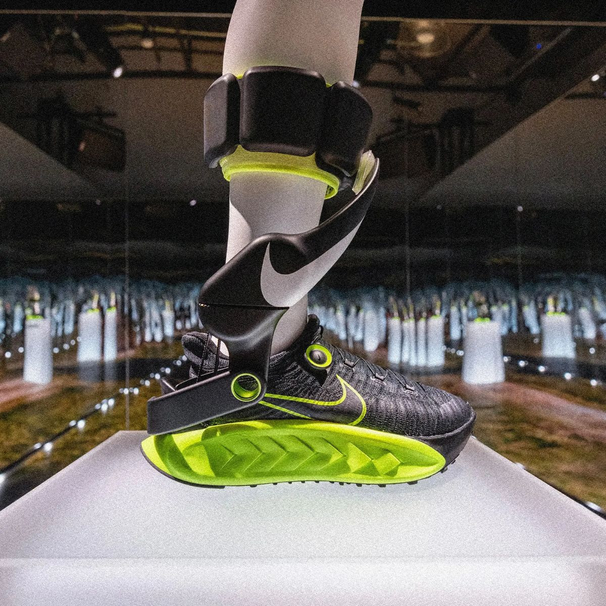 Nike Project Amplify: Το ρομποτικό παπούτσι που μετατρέπει το περπάτημα σε cyborg εμπειρία Nike Project Amplify: Το ρομποτικό παπούτσι που μετατρέπει το περπάτημα σε cyborg εμπειρία