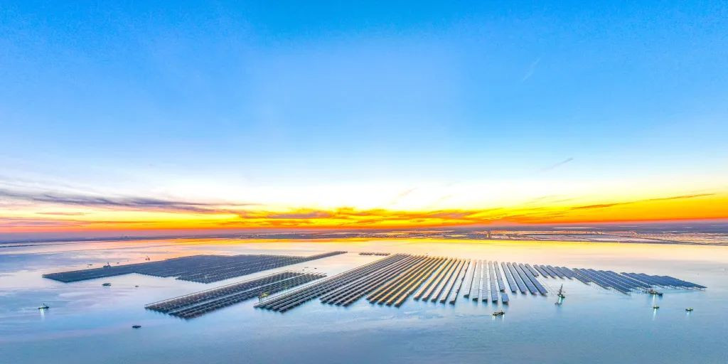 Η Κίνα ενεργοποίησε το πρώτο υπεράκτιο ηλιακό πάρκο ισχύος 1 GW!