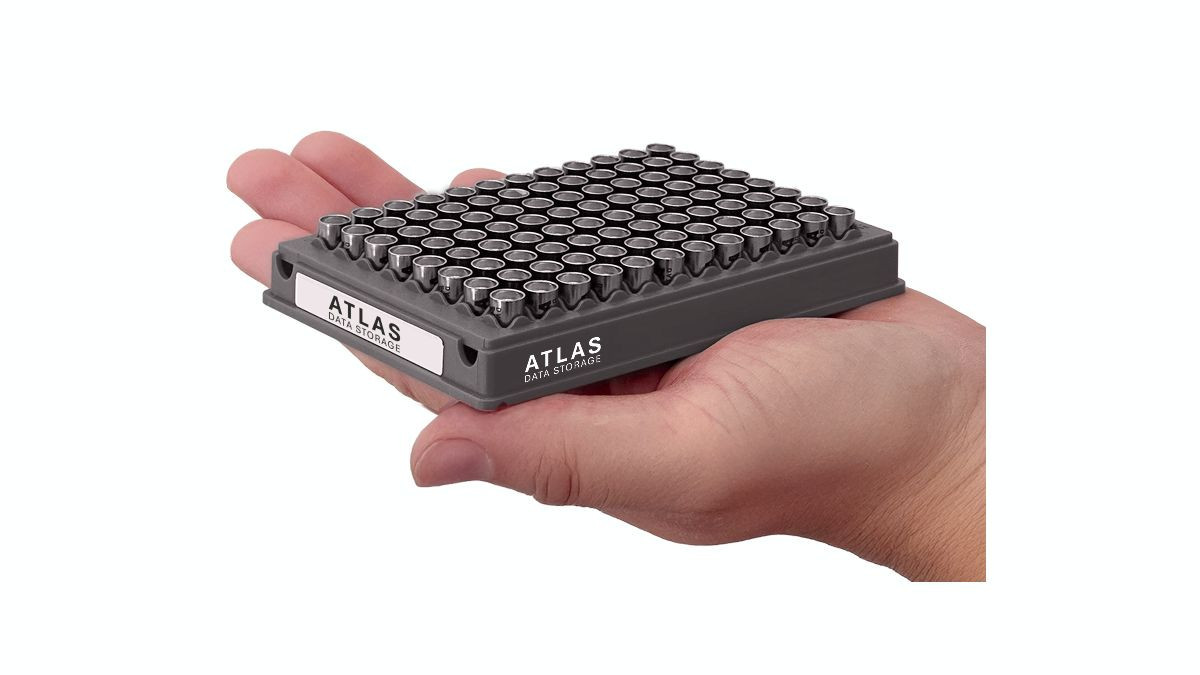 Atlas Eon 100: Ο πρώτος «αθάνατος» σκληρός δίσκος για αποθήκευση σε... DNA!
