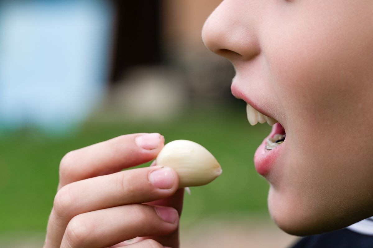 Στοματικό διάλυμα... σκόρδου: Ο απροσδόκητος σύμμαχος για την τέλεια στοματική υγιεινή