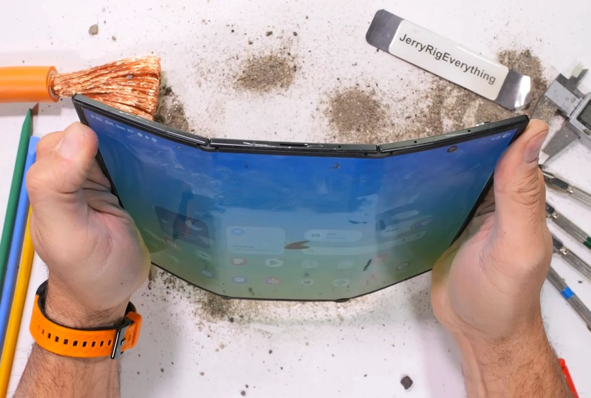 Samsung Galaxy Z TriFold: Τι έδειξε το τεστ αντοχής για το τριπλά αναδιπλούμενο smartphone