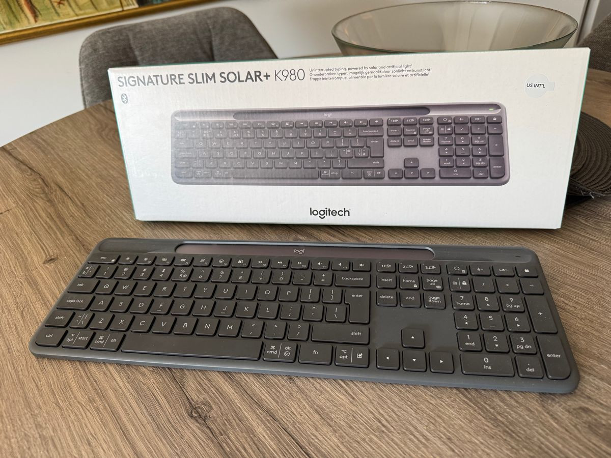 Logitech Signature Slim Solar+ K980 Review: Η επανάσταση της ηλιακής ενέργειας στο πληκτρολόγιο