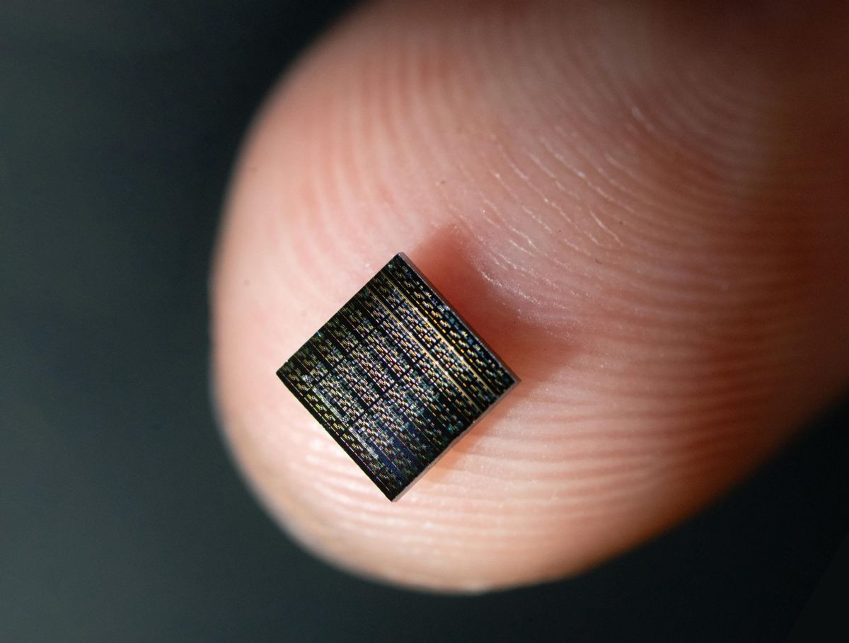 Το πρώτο νευρωνικό τρανζίστορ για την AI που σκέφτεται όπως ο εγκέφαλος