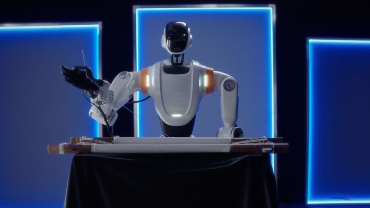 Κινεζικό ρομπότ περνάει την κλωστή στη βελόνα και «κεντάει» το μέλλον