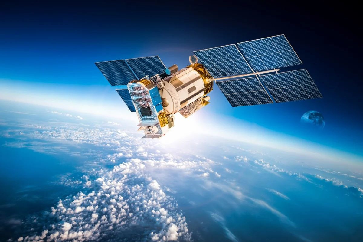 Διαστημικά όπλα; Η Κίνα δοκιμάζει δορυφόρο ικανό να τροφοδοτεί «ακτίνες ενέργειας»