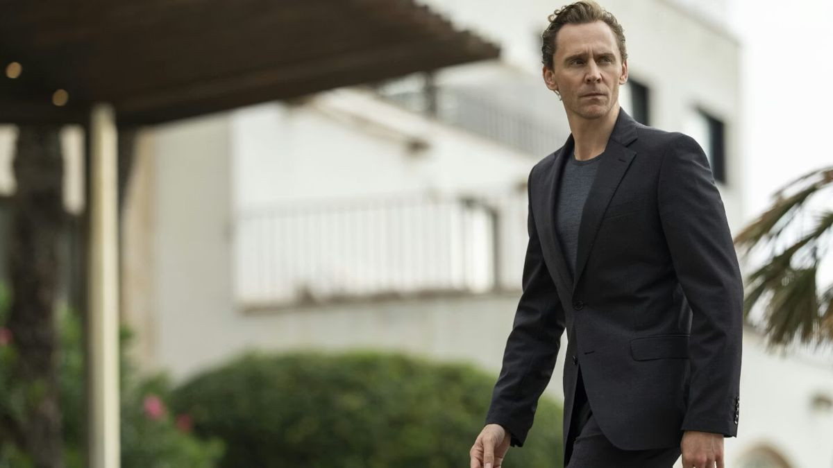 The Night Manager 2: Ο Τομ Χίντλστον επιστρέφει και φαίνεται ότι η 10ετής αναμονή άξιζε τον κόπο