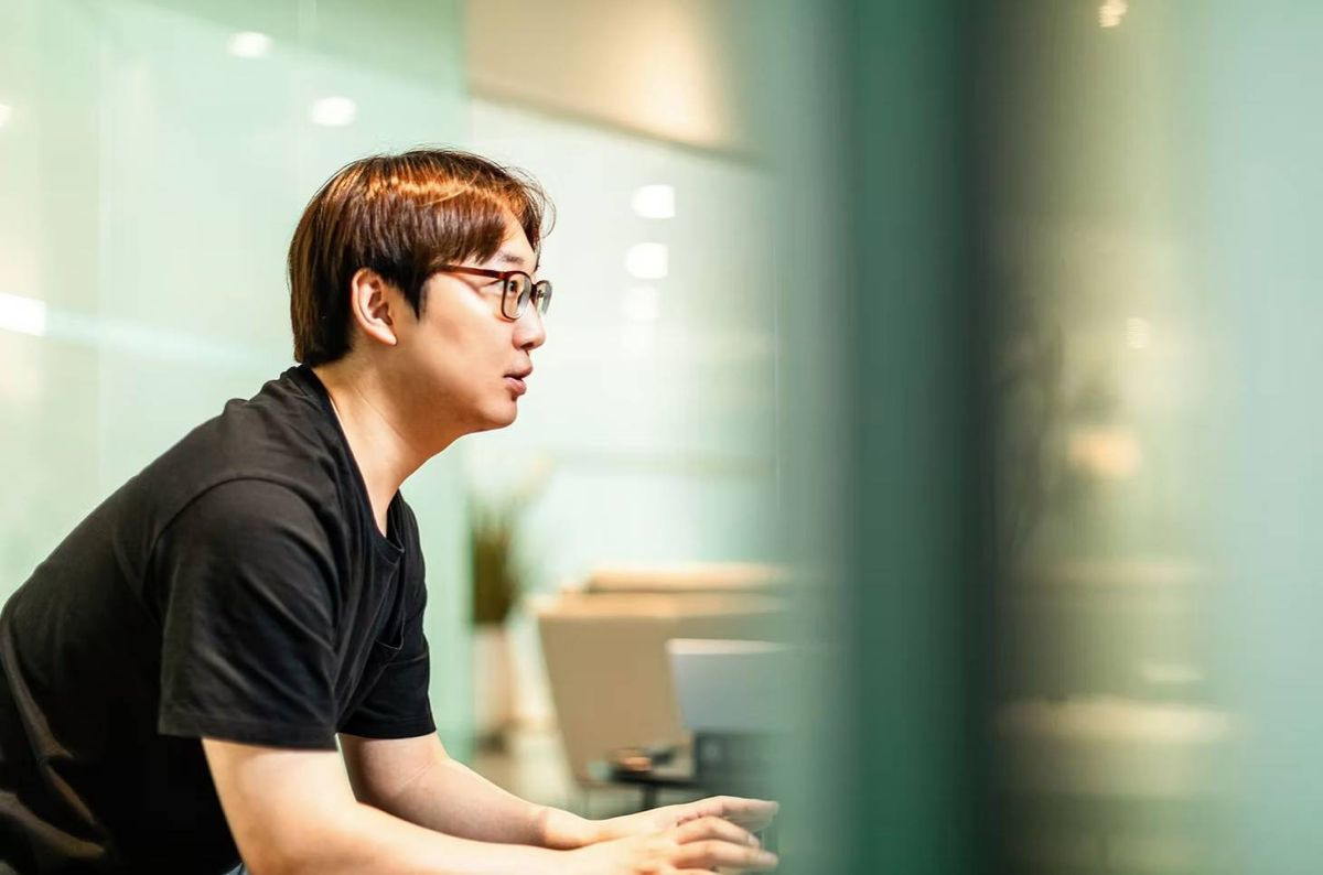 Υπάρχει Θεός; Τι υποστηρίζει ο άνθρωπος με το υψηλότερο IQ στην ιστορία