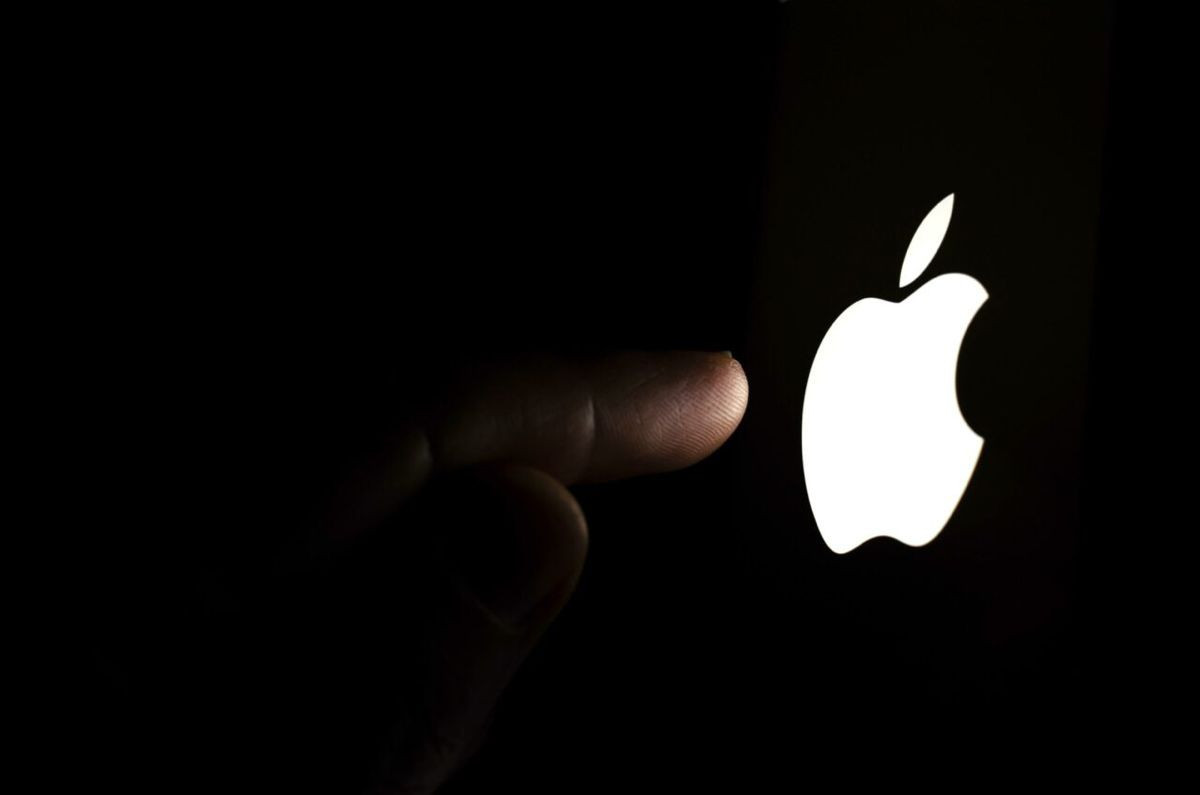 Έσοδα 900 εκατ. δολαρίων για την Apple από εφαρμογές AI το 2025