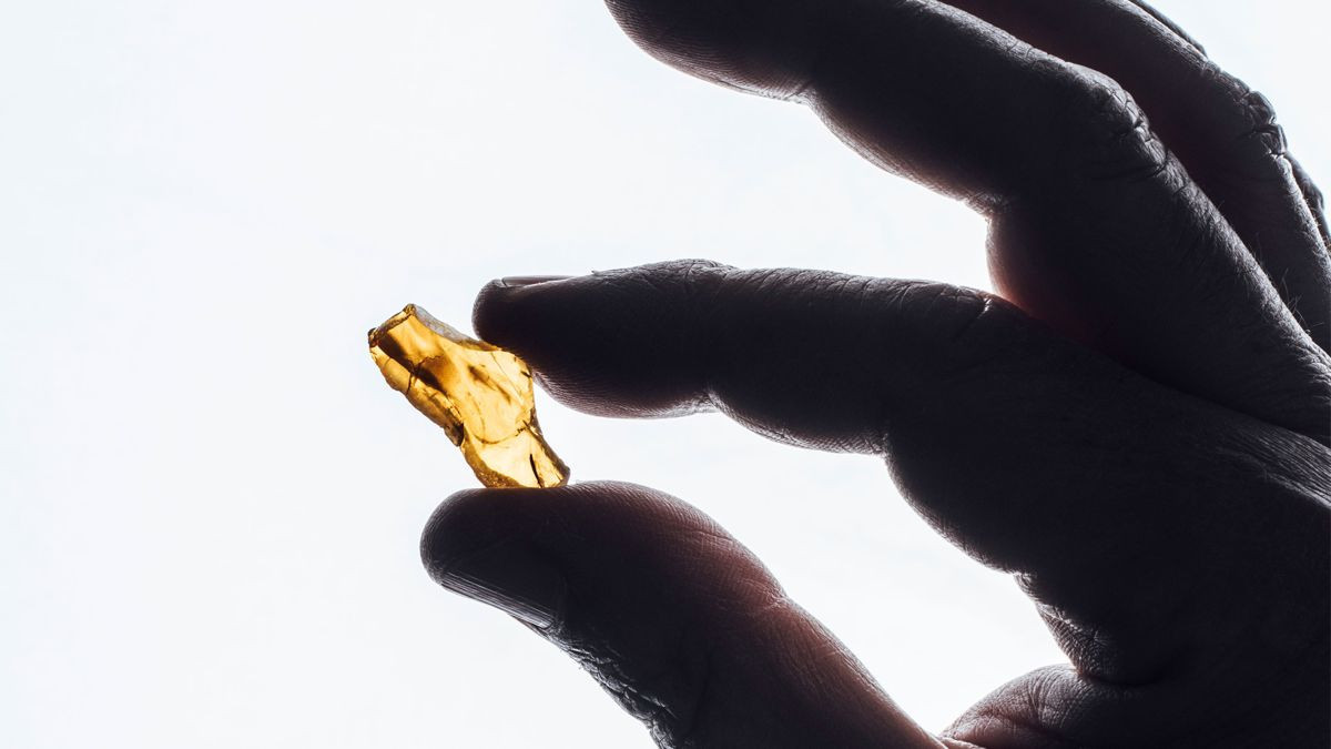 Φυσικοί δημιούργησαν το πρώτο «ιδανικό γυαλί» με συμπεριφορά κρυστάλλου