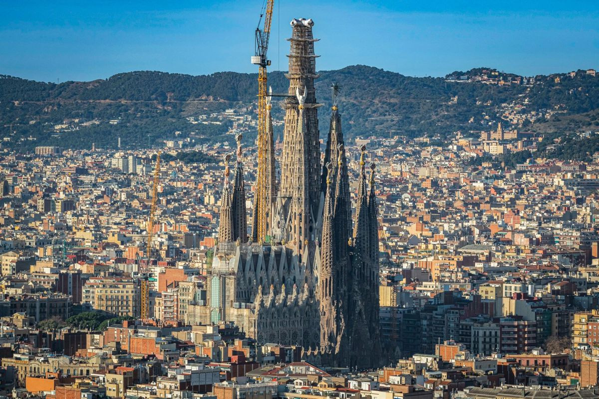 Sagrada Familia: Ολοκληρώθηκε η κατασκευή της υψηλότερης εκκλησίας στον κόσμο μετά από 144 χρόνια!