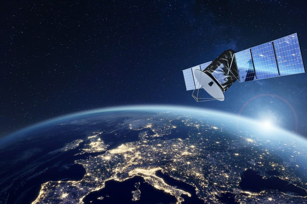 Κινεζική μελέτη: Πώς τα μικροκύματα ισχύος 1GW απειλούν το Starlink και τα δίκτυα LEO.