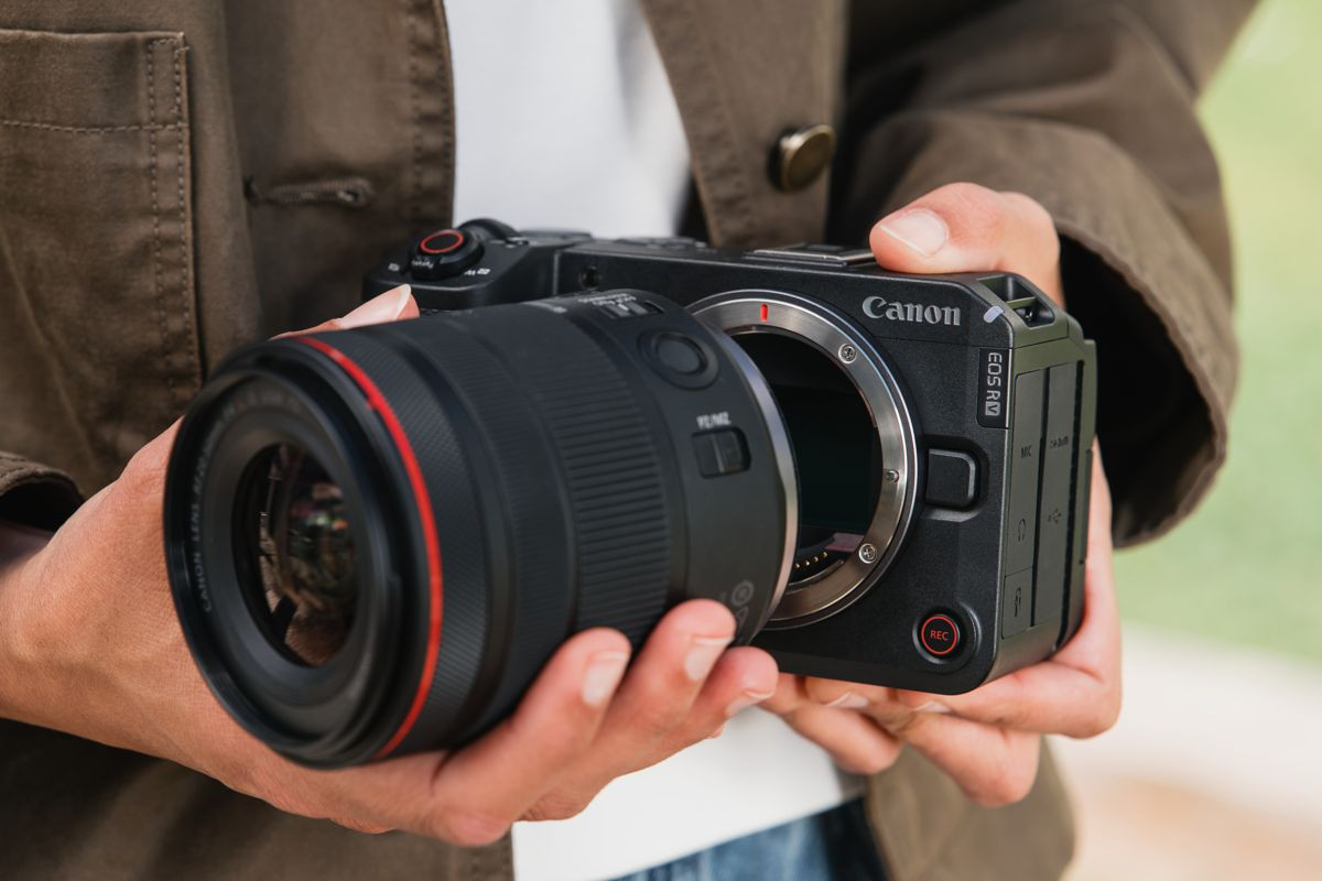 Επίσημη ανακοίνωση της Canon EOS R6 V: Βίντεο 7K RAW, ενεργή ψύξη και νέος φακός power zoom