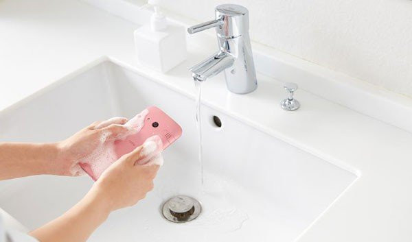 Kyocera DIGNO Rafre: Νέα έκδοση για το smartphone που πλένεις με σαπούνι και νερό [Video]