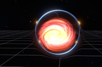 Ένας Σταυρός του Αϊνστάιν αποκαλύπτει μια υπέρλαμπρη σουπερνόβα από τα βάθη του Σύμπαντος