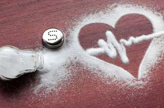 Βρέθηκε το ακριβές όριο πρόσληψης αλατιού που πυροδοτεί την καρδιακή ανεπάρκεια