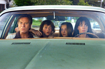 The End of Oak Street: Πρώτο trailer για τη sci-fi ταινία με τους Anne Hathaway και Ewan McGregor