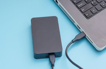 World Backup Day: Πώς να ασφαλίσετε τα ψηφιακά σας αρχεία - Ο κανόνας 3-2-1 και η χρήση των passkeys