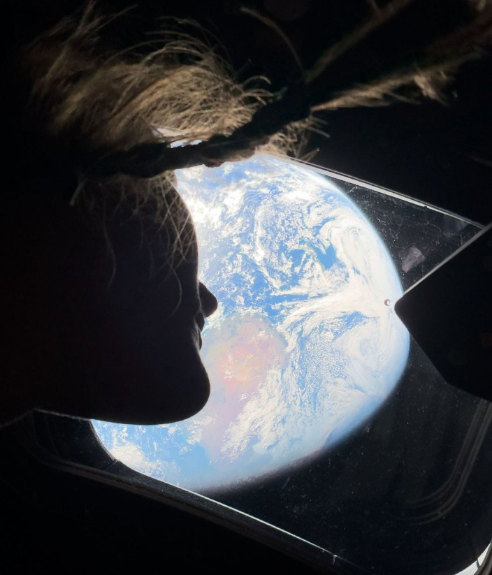 Η NASA φωτογραφίζει τη Σελήνη με το iPhone 17 Pro Max στην αποστολή Artemis II