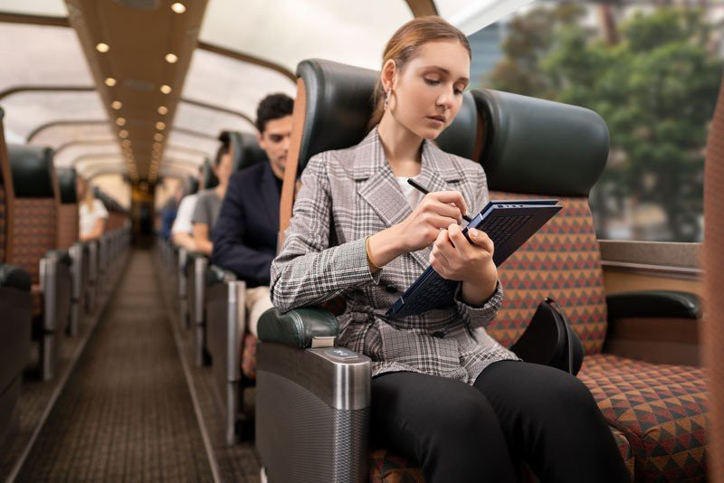 HP Elite Dragonfly: Το ελαφρύτερο compact επαγγελματικό convertible στον κόσμο | 