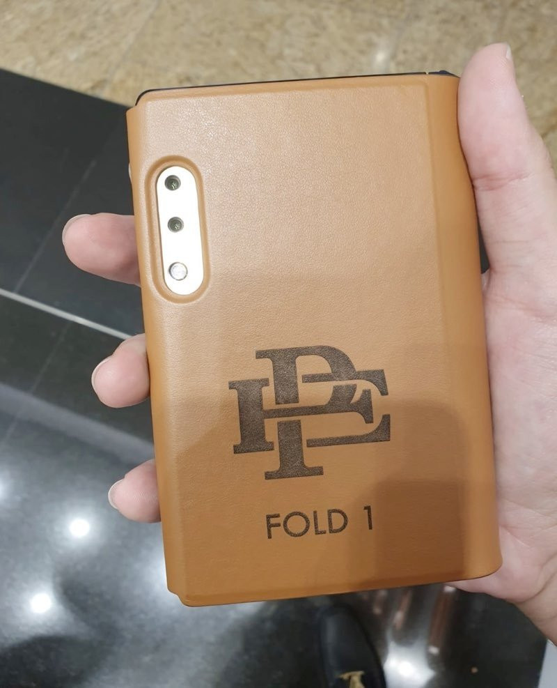 Escobar Fold 1: Ένα αναδιπλούμενο smartphone από τον αδερφό του Pablo Escobar! |  Escobar Fold 1: Ένα αναδιπλούμενο smartphone από τον αδερφό του Pablo Escobar! |