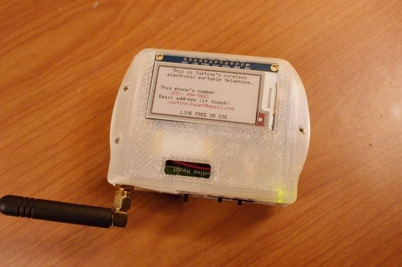 Και αυτό είναι ένα κινητό τηλέφωνο με καντράν... | 