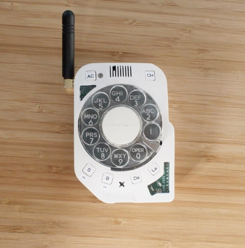 Και αυτό είναι ένα κινητό τηλέφωνο με καντράν... | 