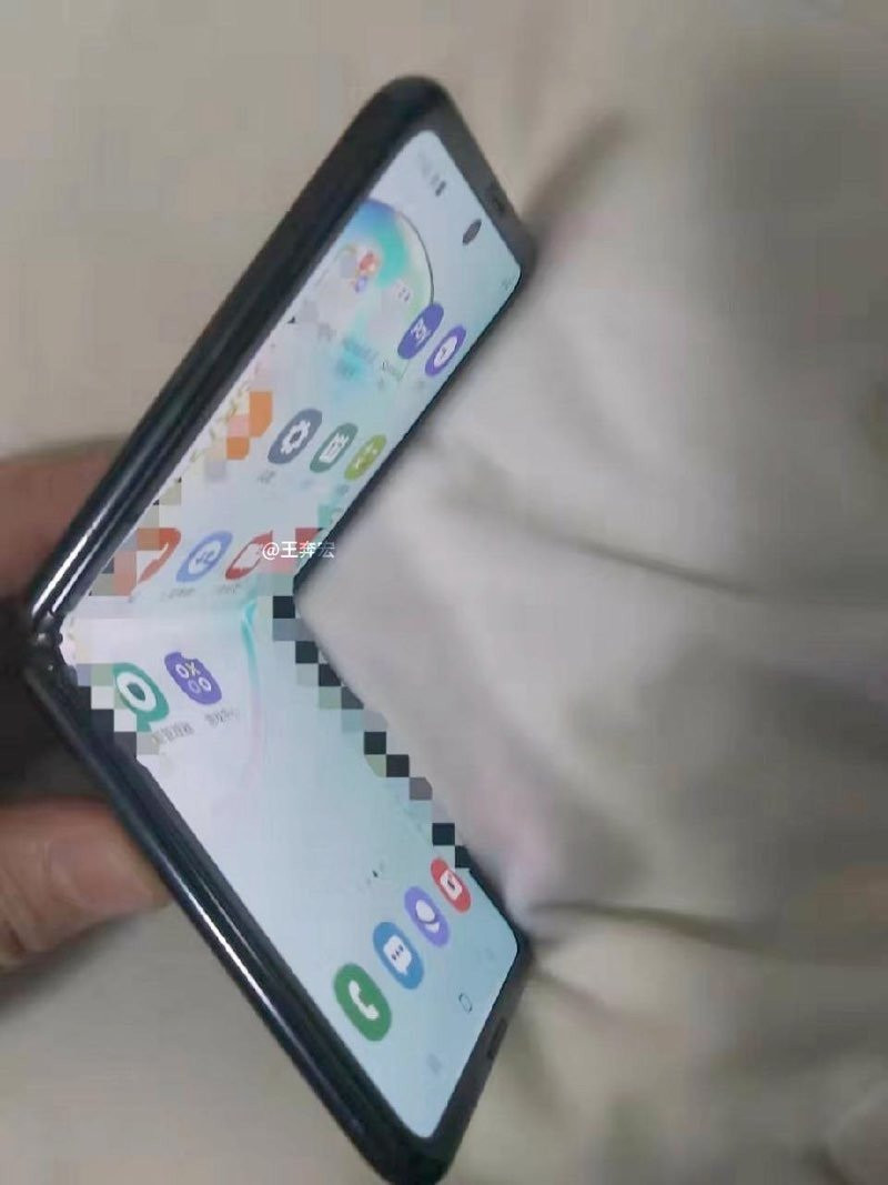 Δείτε το clamshell αναδιπλούμενο smartphone της Samsung σε πραγματικές φωτογραφίες | 