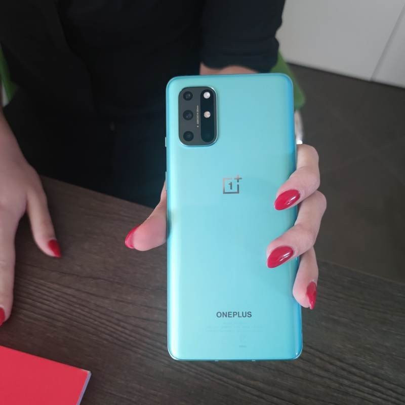 OnePlus 8T Review: Απίστευτη οθόνη, υψηλές επιδόσεις και ταχύτατη φόρτιση | 