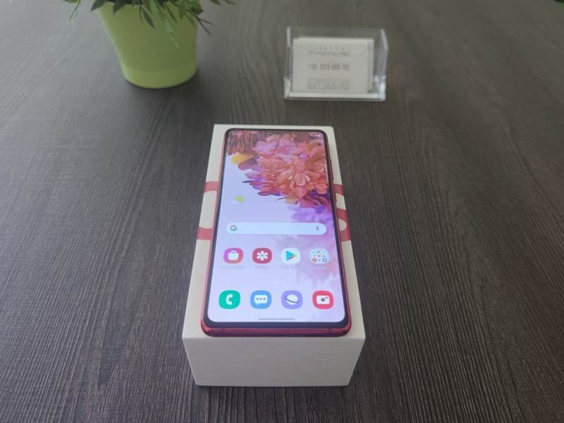 Samsung Galaxy S20 FE Review | 