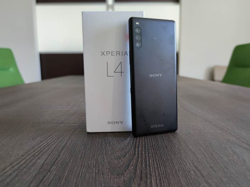 Sony Xperia L4 Review | 