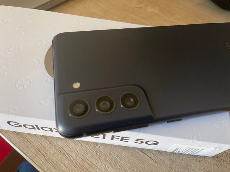 Samsung Galaxy S21 FE Review: Όμορφο, δυνατό, αλλά με εσωτερικό ανταγωνισμό | 